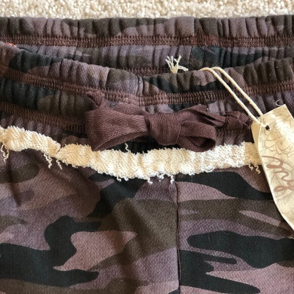 NWT "The Sandy" Plum Camo Joggers - Picture 4 of 12
